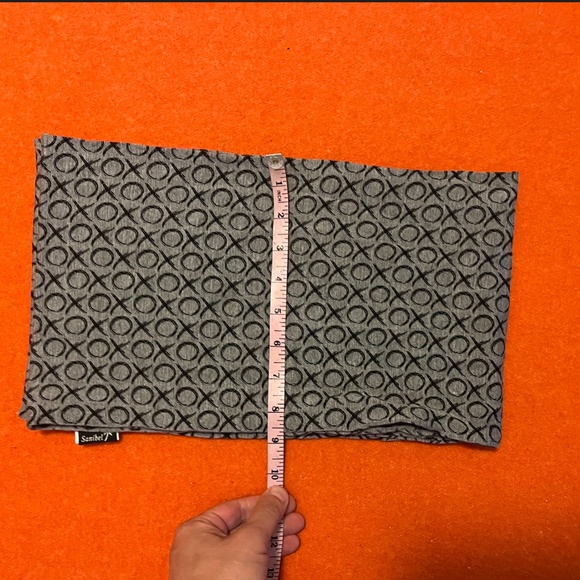 Sanibel gray xoxo bamboo knit infinity scarf made in Canada EUC - Picture 8 of 9